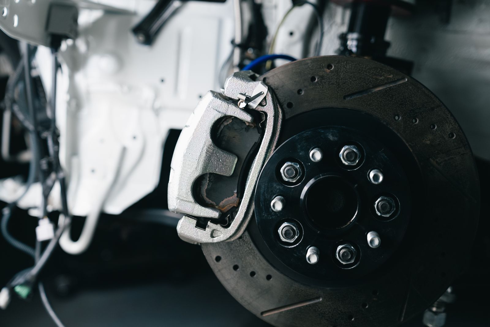 Remschijf en remklauw van een auto